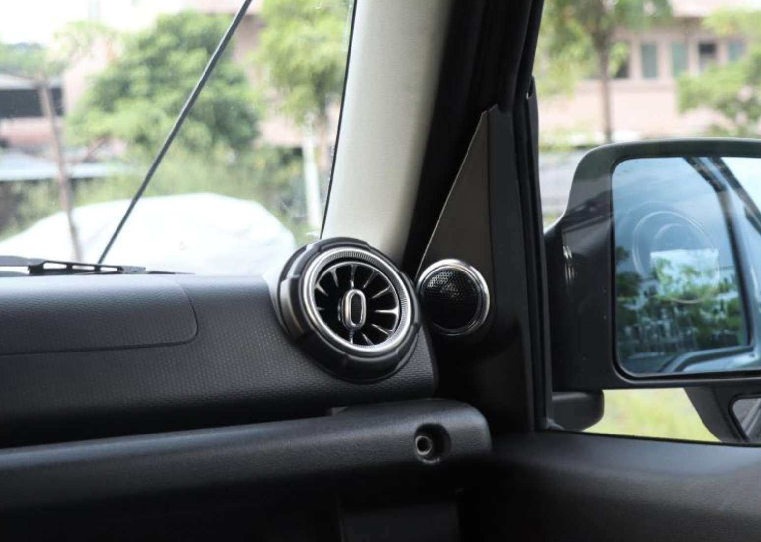 Xevaban.com ở 214 Giải Phóng là đơn vị chuyên cung cấp phụ kiện oto, đồ chơi suzuki jimny, phụ kiện suzuki jimny, xevaban, 214 giải phóng, loa độ trụ a jimny, loa độ jimny, độ loa cánh cửa jimny.